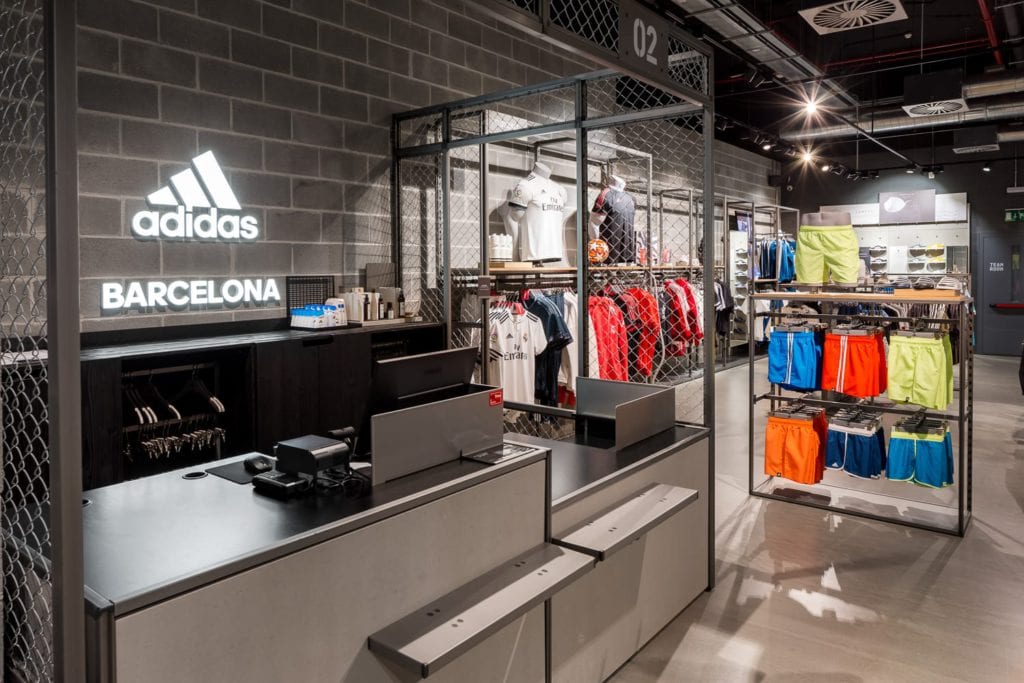 Local Adidas en el Centro Comercial Diagonal Mar - Qualis